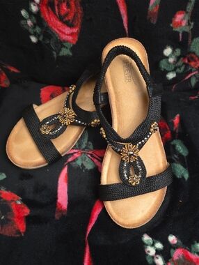 Shibever Black Wedge Sandal With Back